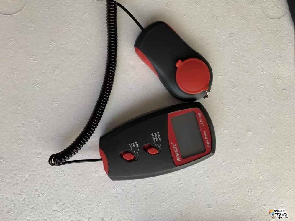 數(shù)字照度計量程不小于2000lx;精度:±5%